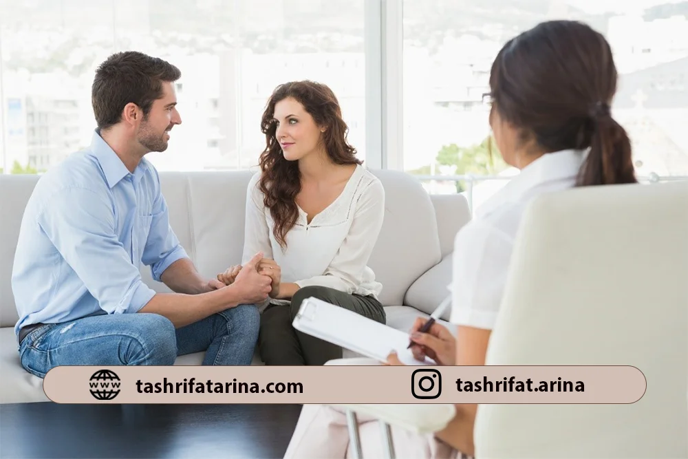 زن و شوهر در کنار مشاور